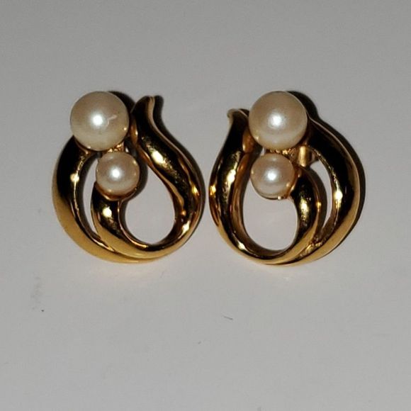 Avon Women's Earrings Vintage Gold Tone With Faux Pearls Post Back MCM - Picture 1 of 6